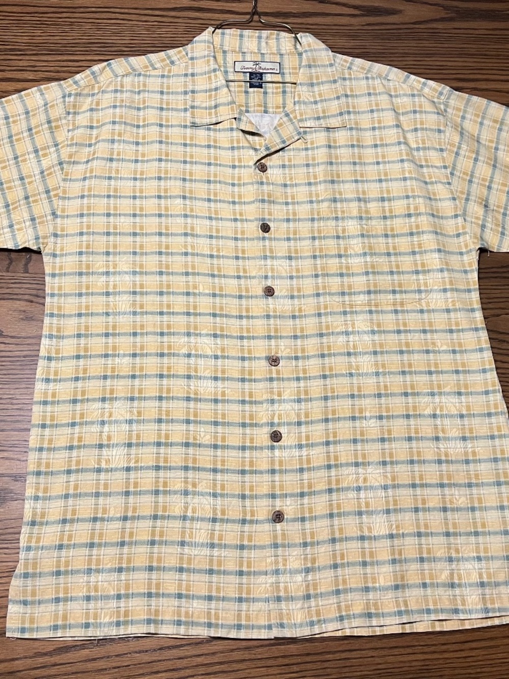 Tommy Bahama Men's XL (regular) Short Sleeve shirt
